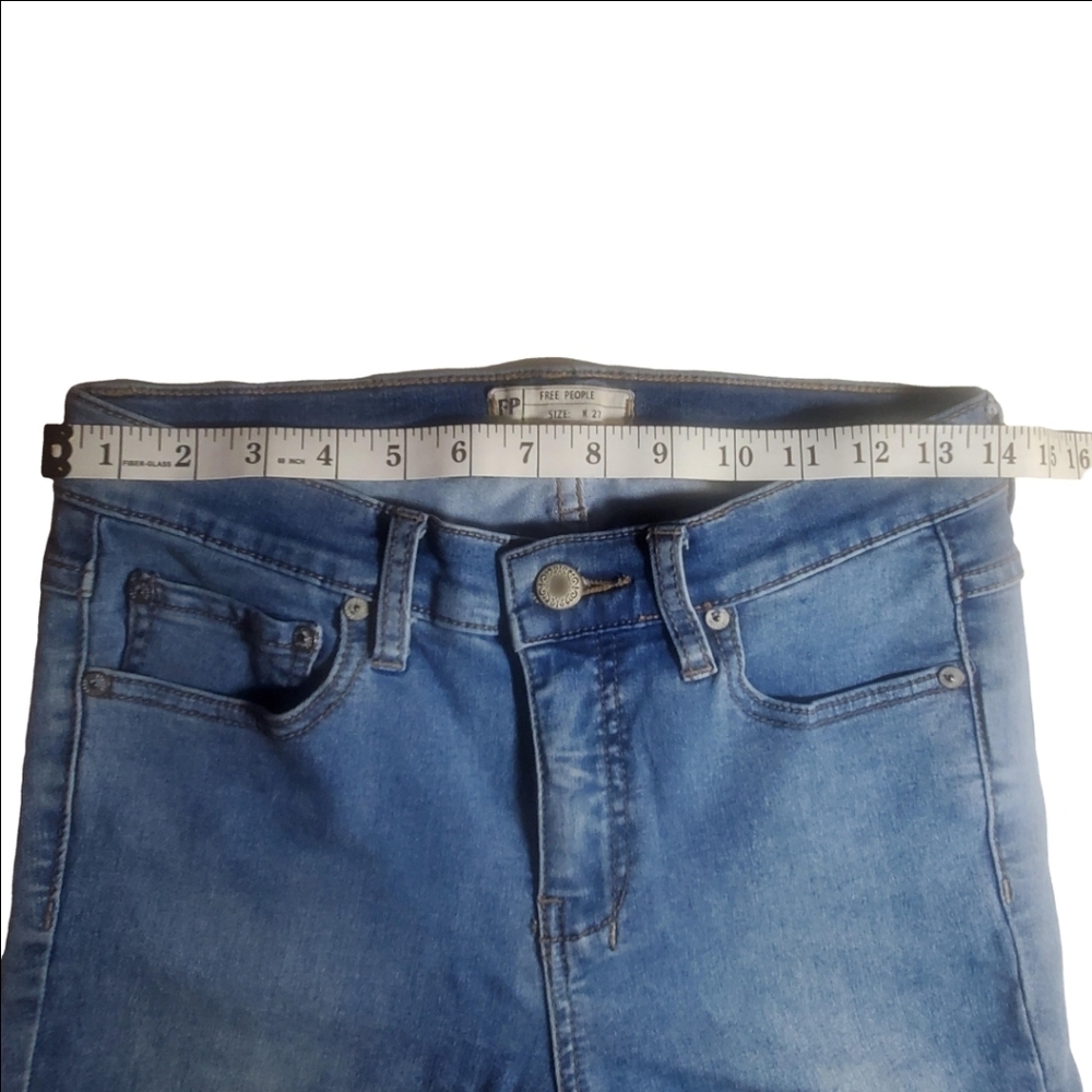 FREE PEOPLE Mid-Rise Flare Stretch Denim Jeans Size 27 Stevie Wash - Picture 7 of 13